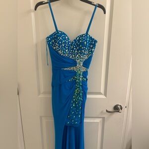 NWT La Femme prom gown